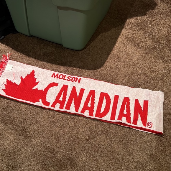 Canada Scarf - Picture 2 of 4